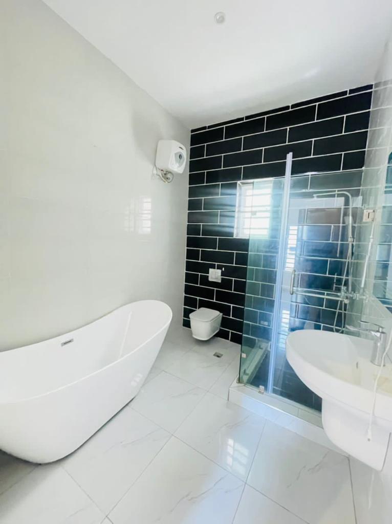 4 bedroom detached duplex with BQ