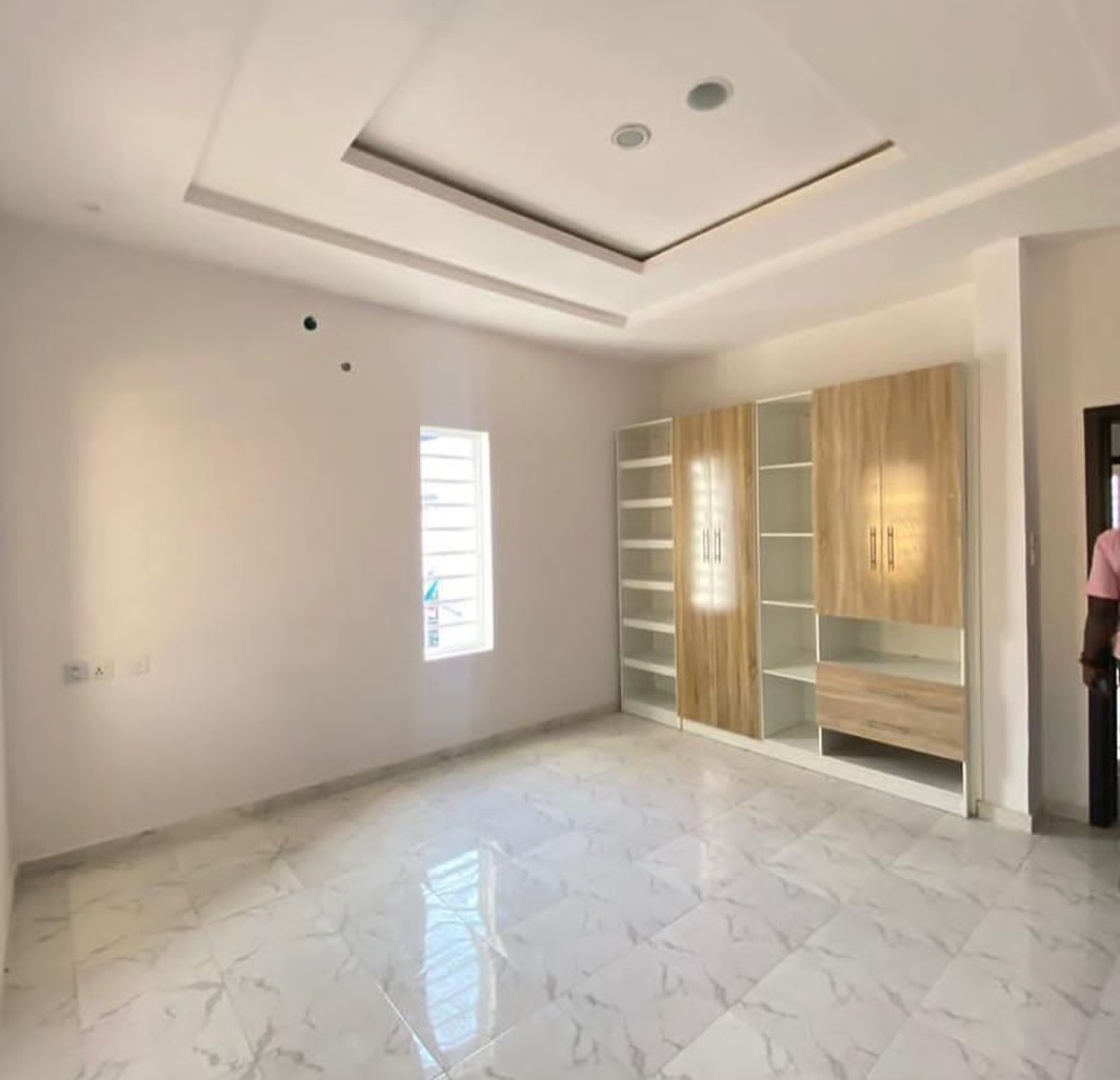 4 bedroom semi detached duplex with BQ