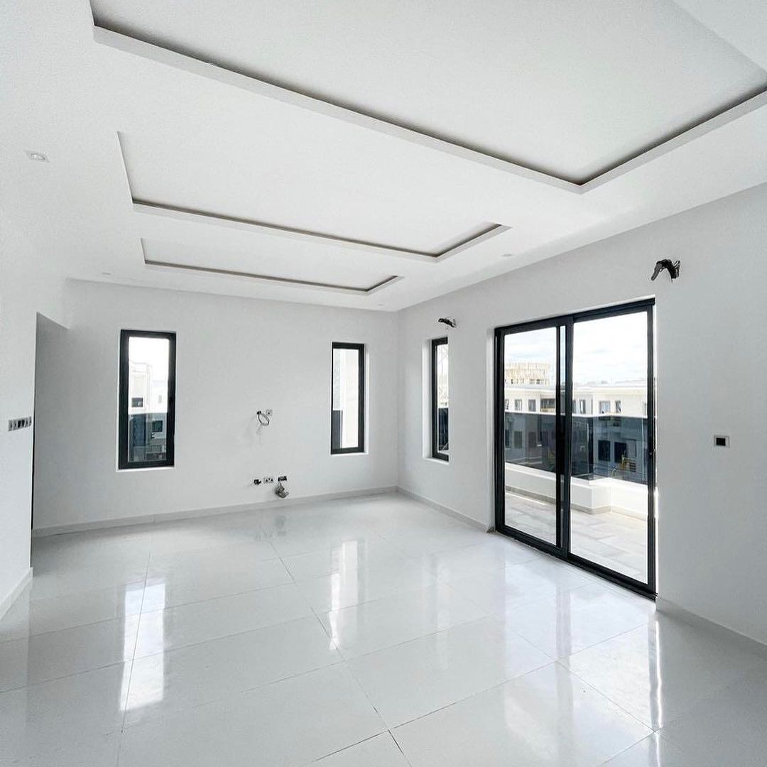 5 bedroom detached duplex with BQ