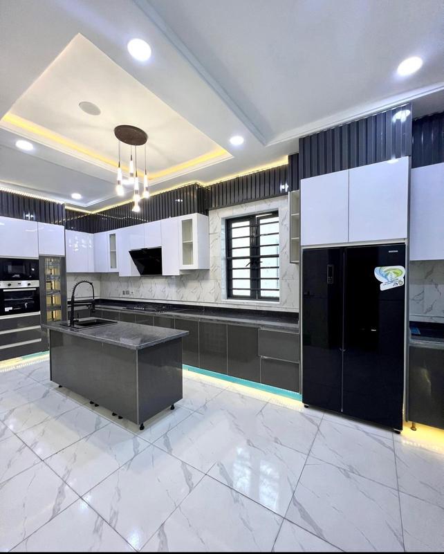 5 bedroom detached duplex with BQ