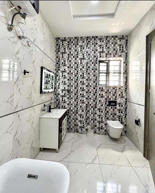 5 bedroom detached duplex with BQ