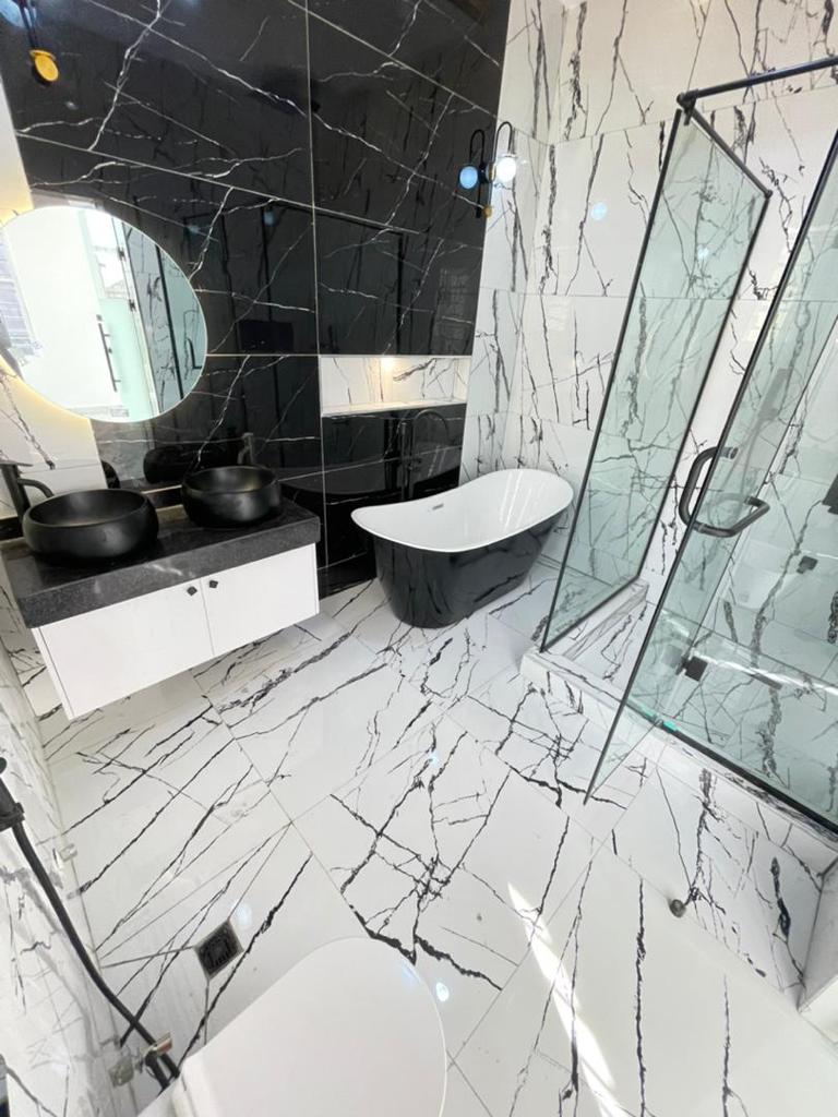 5 bedroom detached duplex with BQ