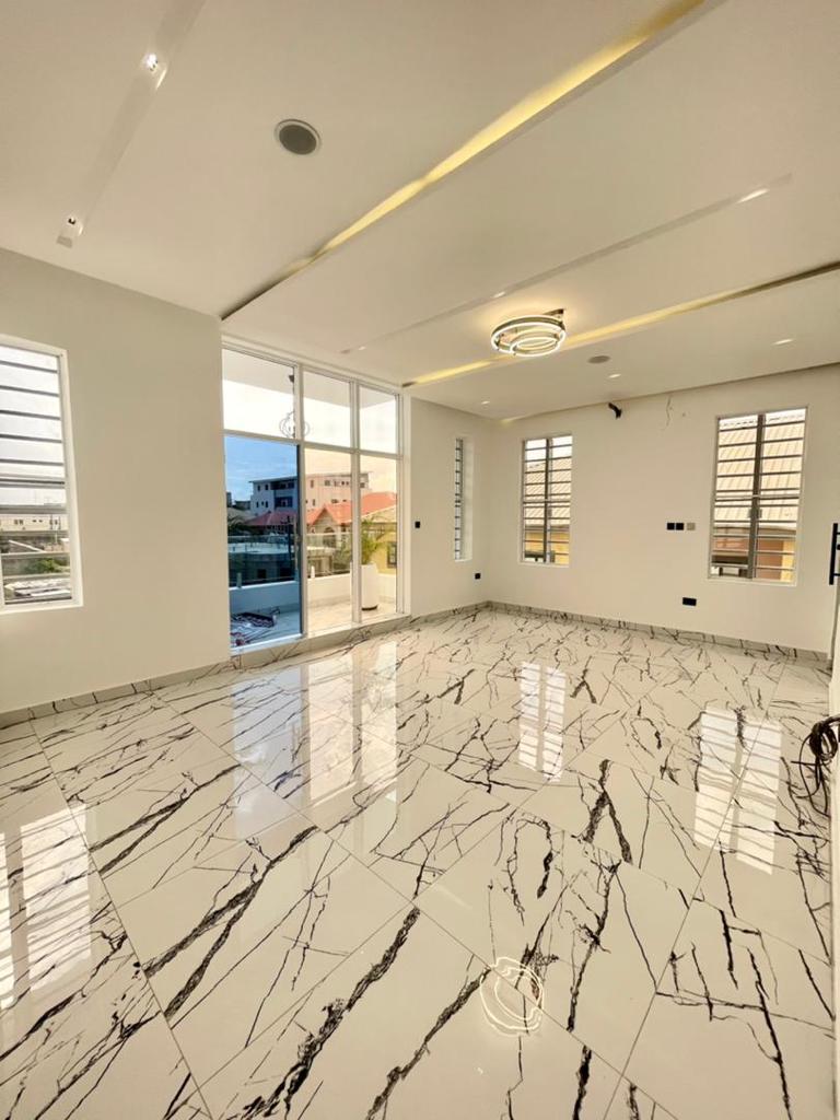 5 bedroom detached duplex with BQ