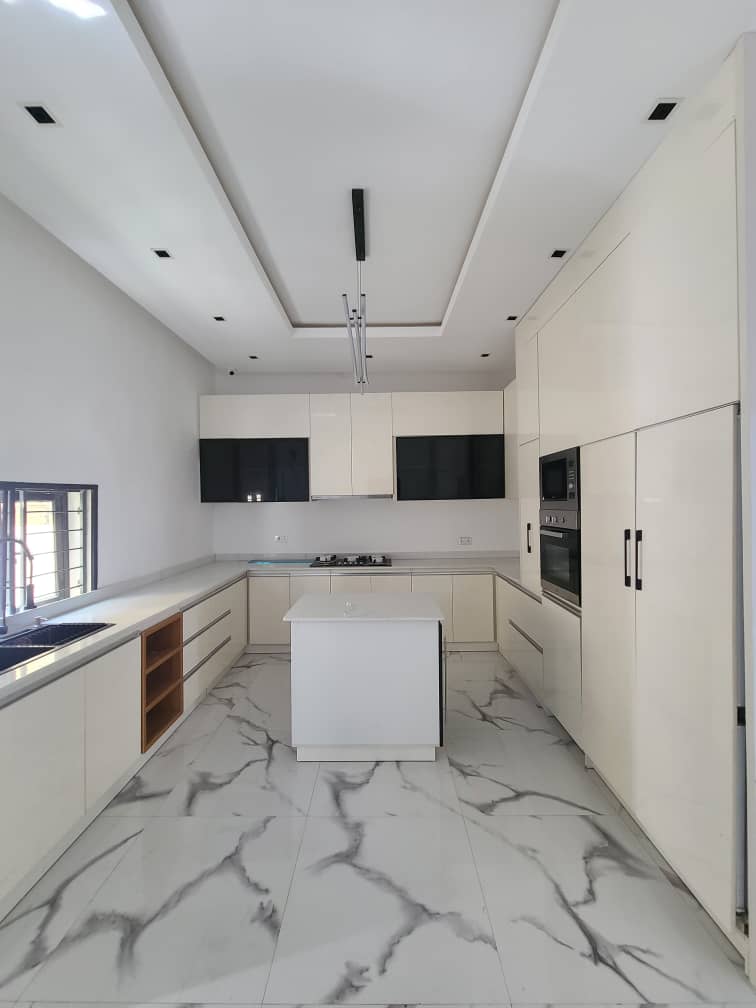 5 bedroom detached duplex with 2 BQ