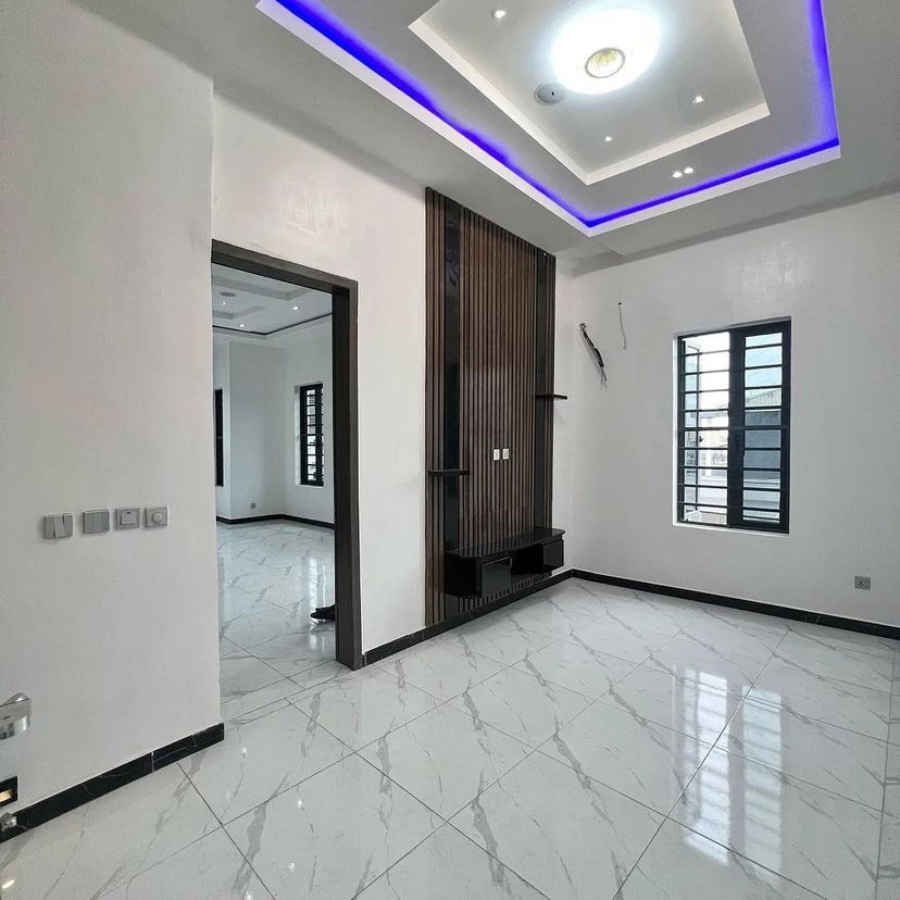 4 bedroom semi detached duplex with BQ