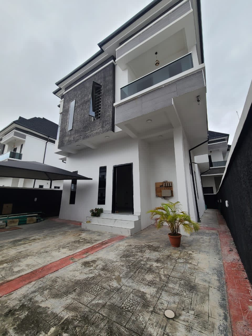 5 bedroom detached duplex