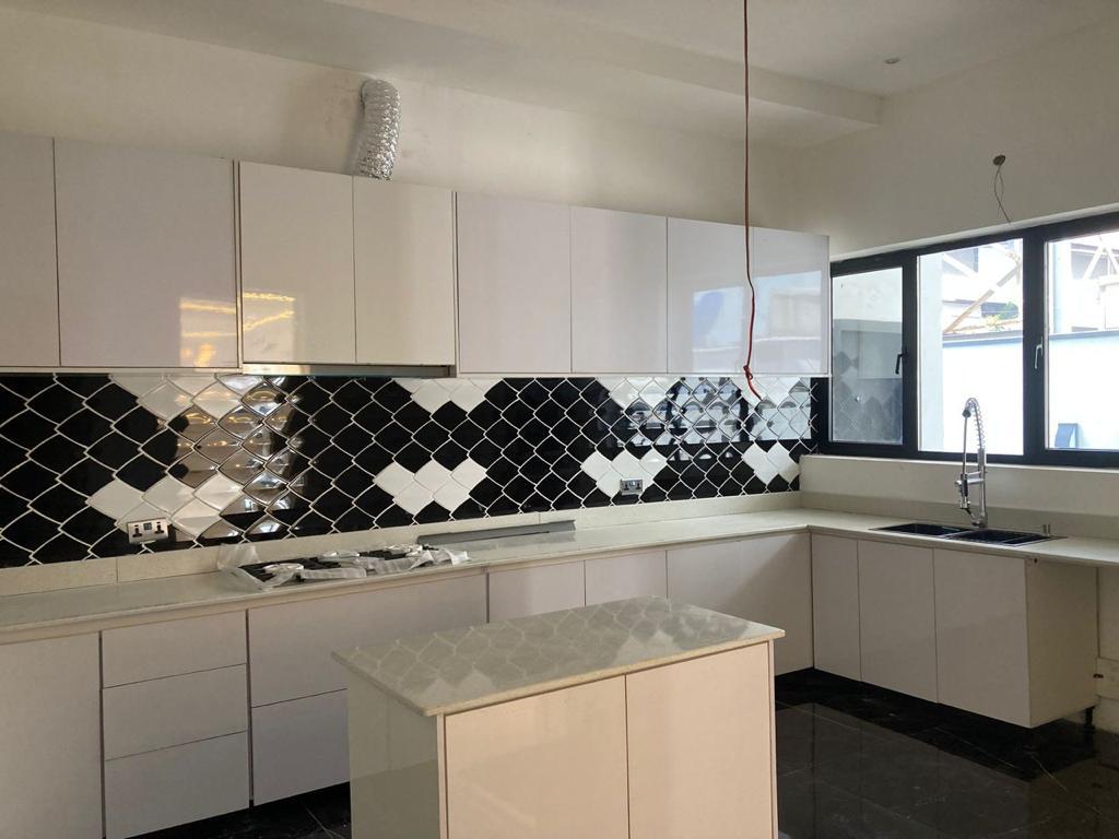 4 bedroom semi detached duplex with 2 room BQ