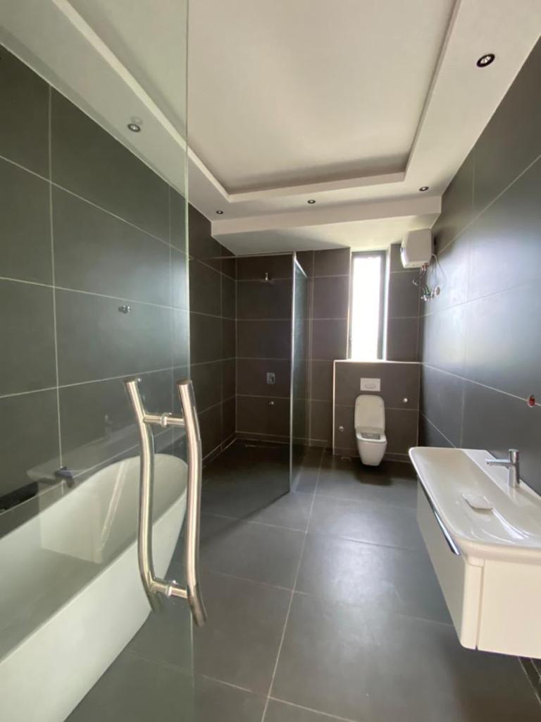 5 bedroom detached duplex with BQ