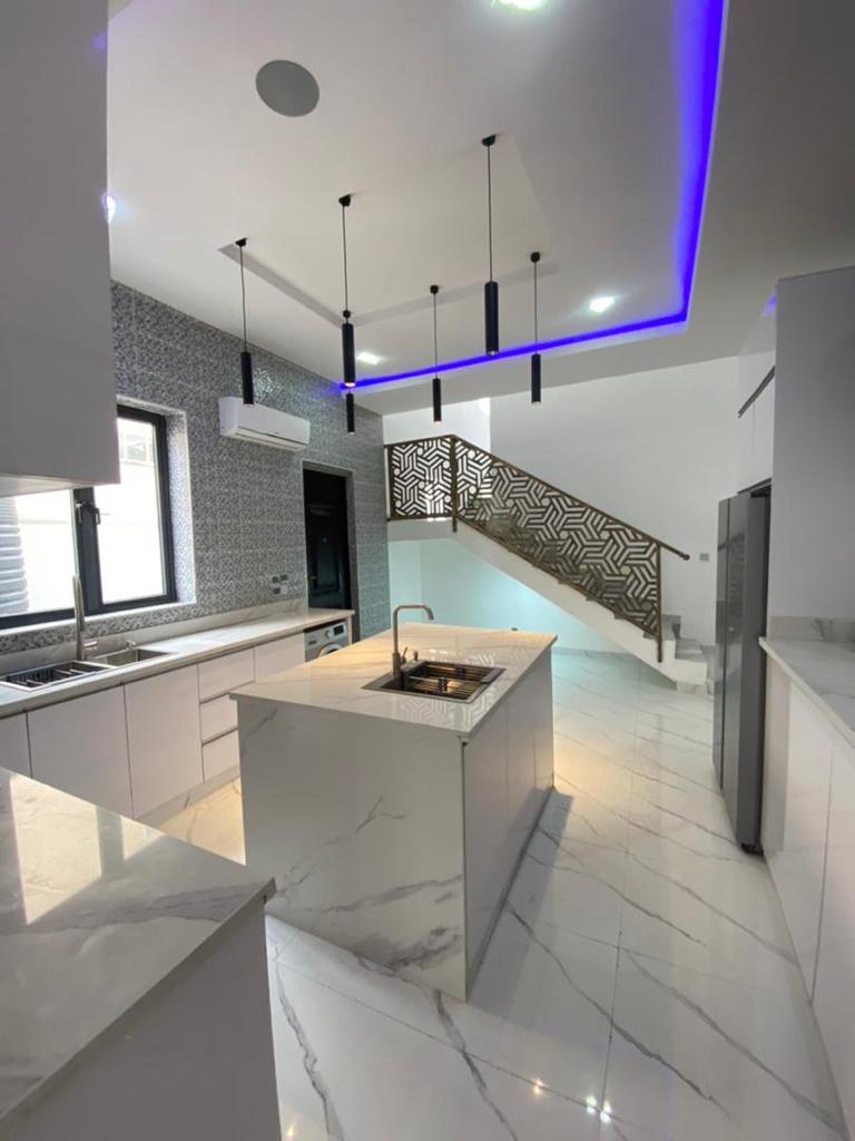 5 bedroom detached duplex with BQ