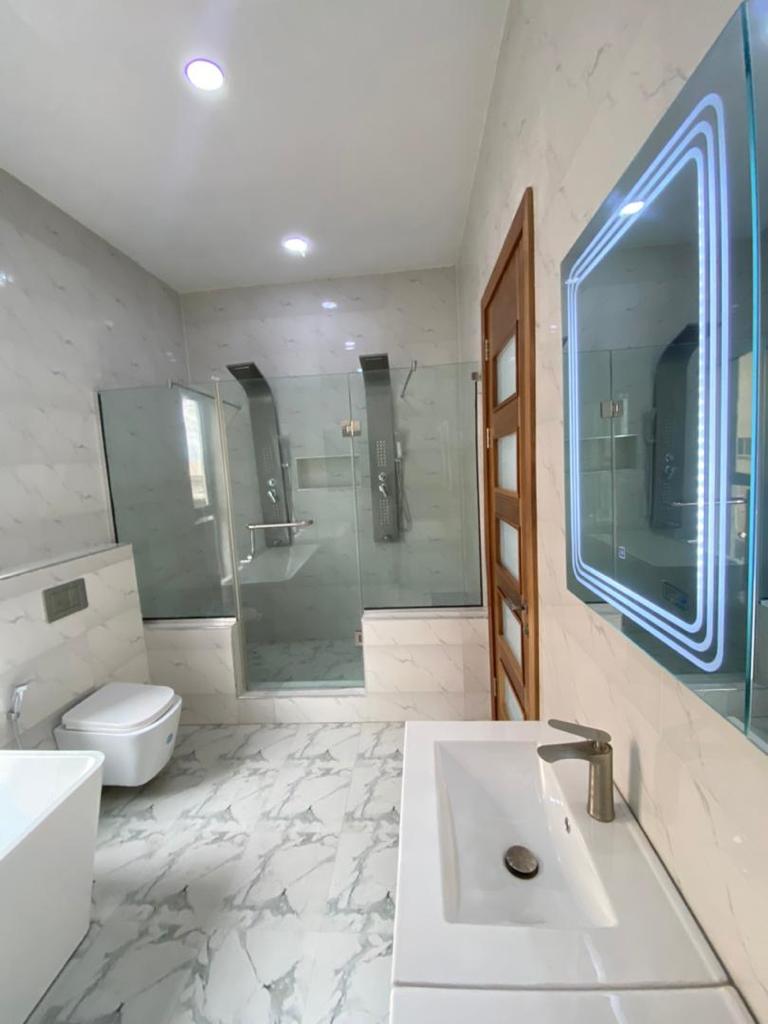 5 bedroom detached duplex with BQ