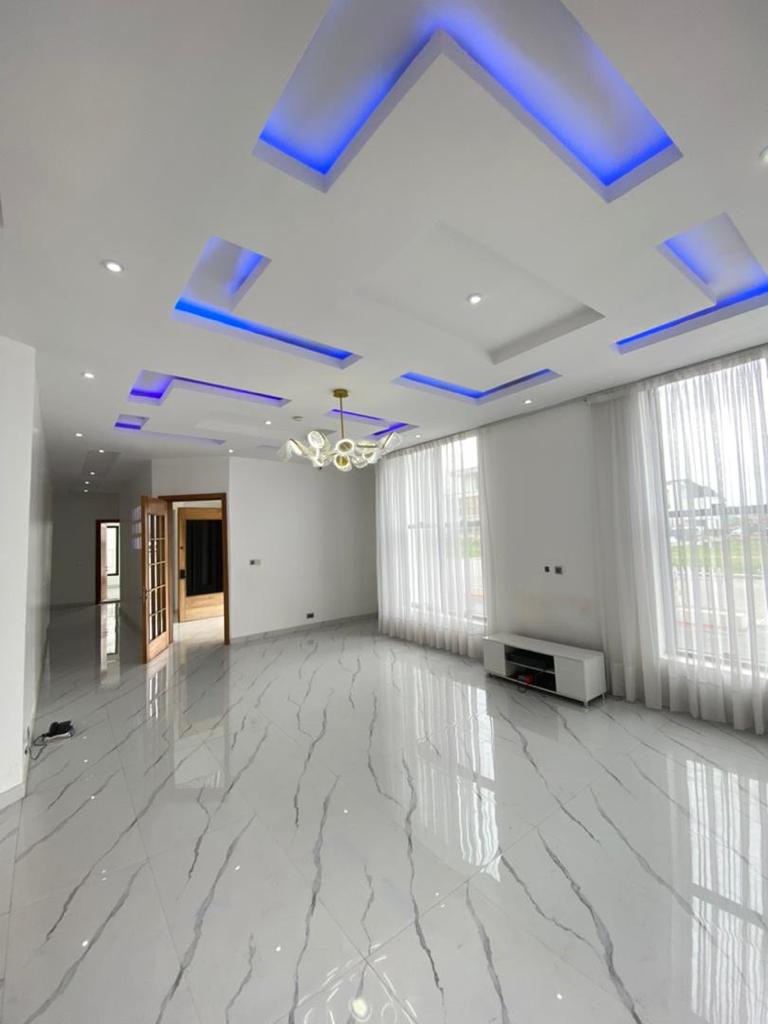 5 bedroom detached duplex with BQ