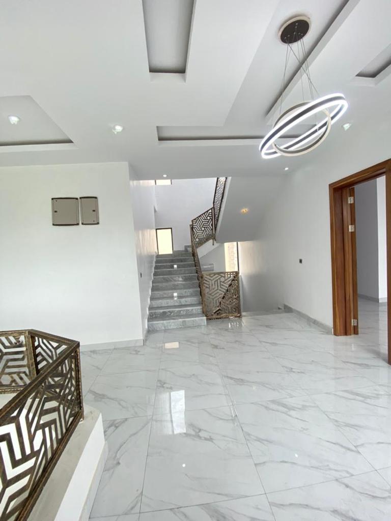 5 bedroom detached duplex with BQ