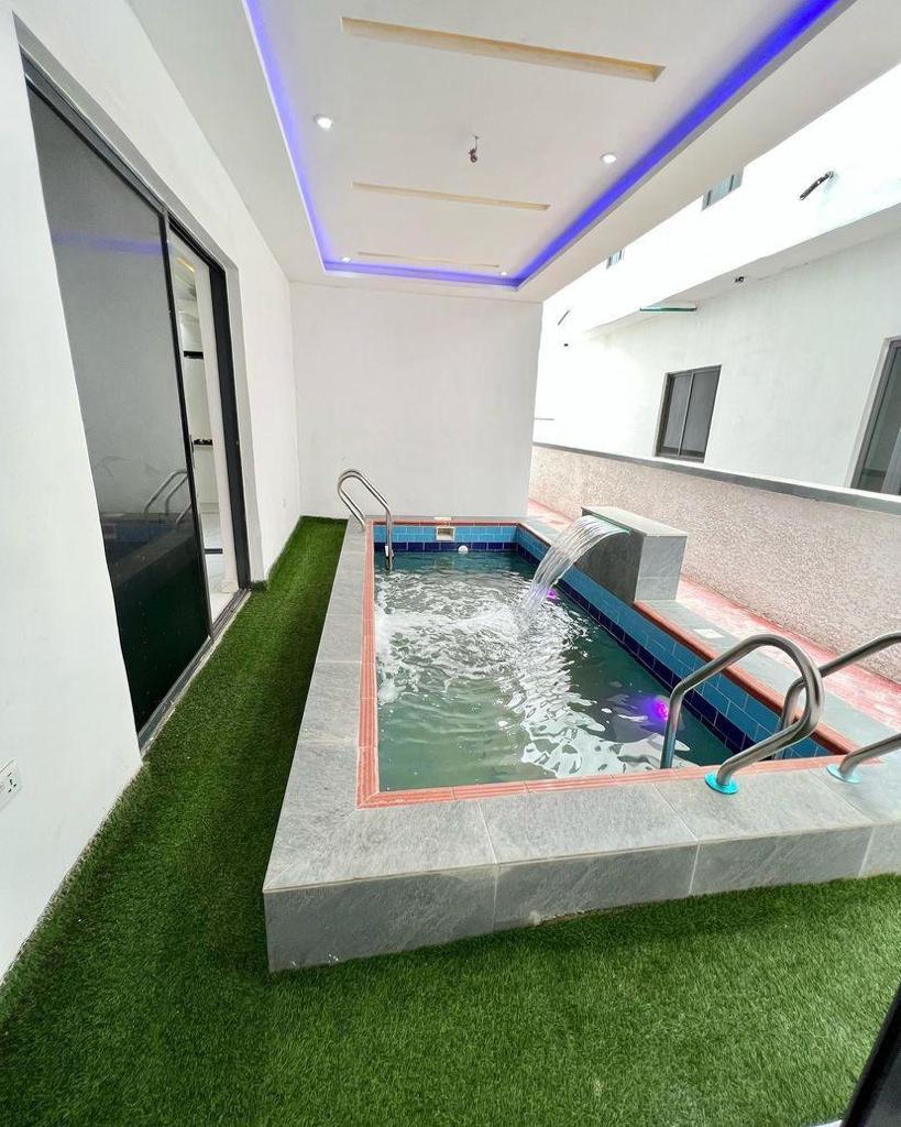 5 bedroom detached duplex with BQ