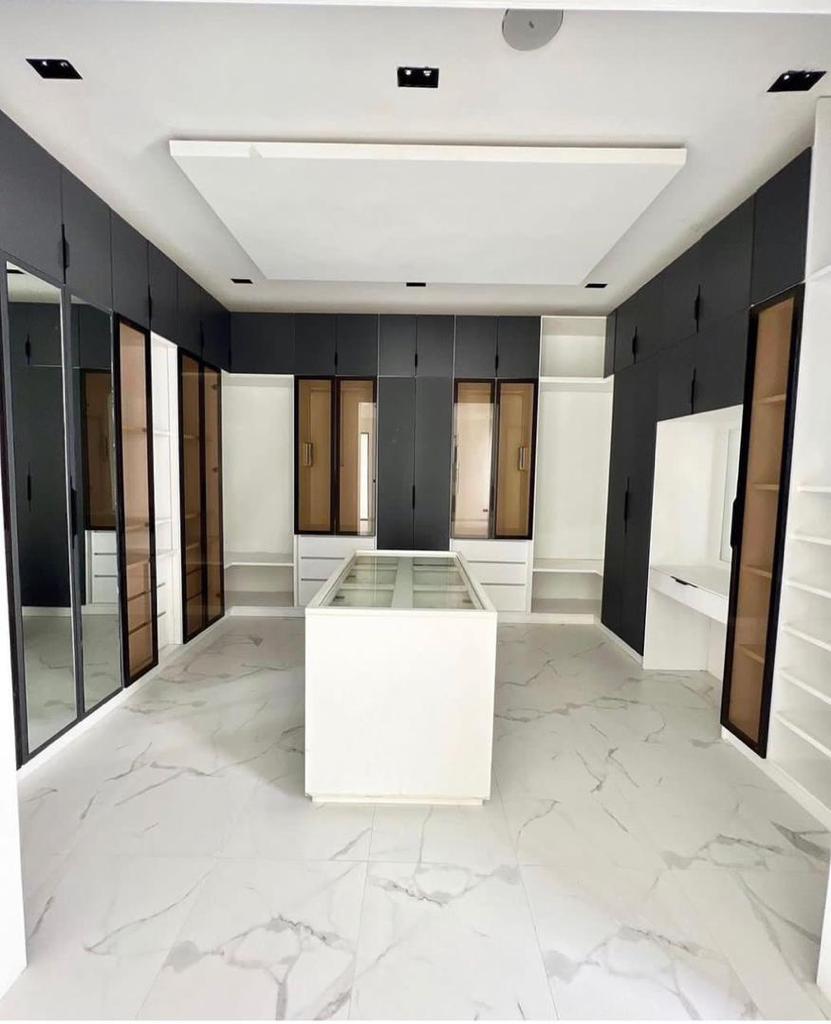 5 bedroom detached duplex with BQ