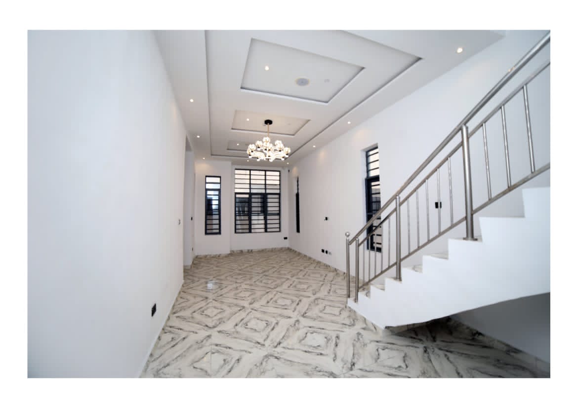 5 bedroom detached duplex with BQ