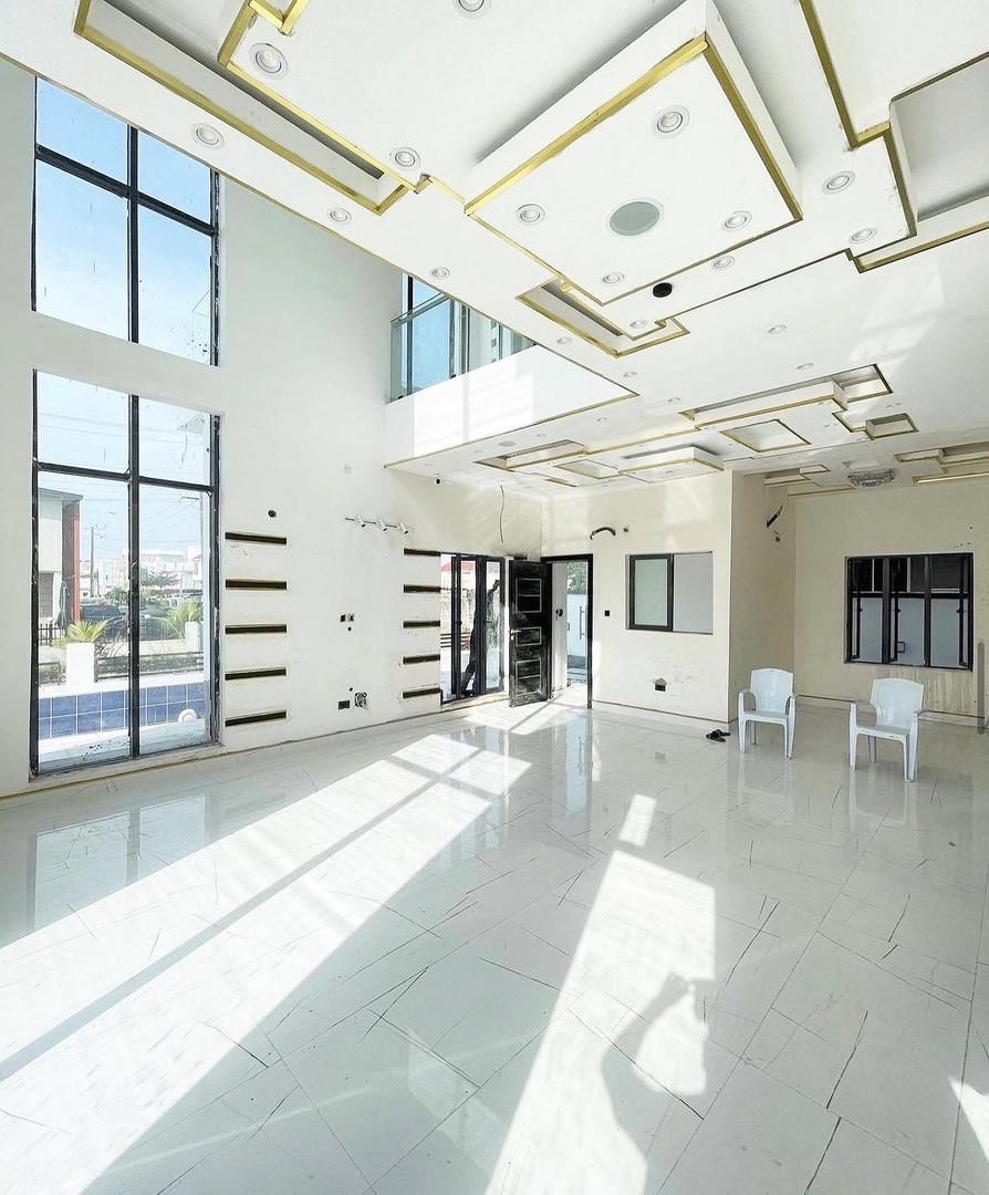 LUXURY 5BEDROOM FULLY DETACHED DUPLEX FOR SALE.