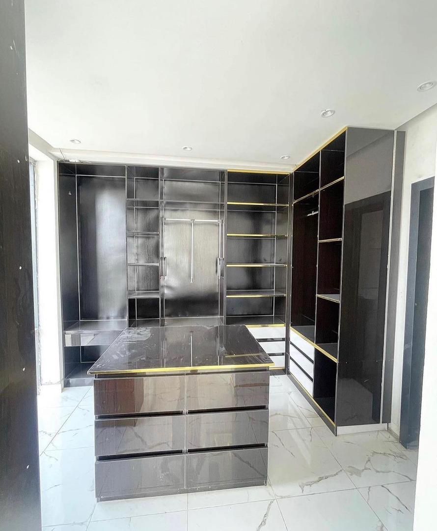 LUXURY 5BEDROOM FULLY DETACHED DUPLEX FOR SALE.