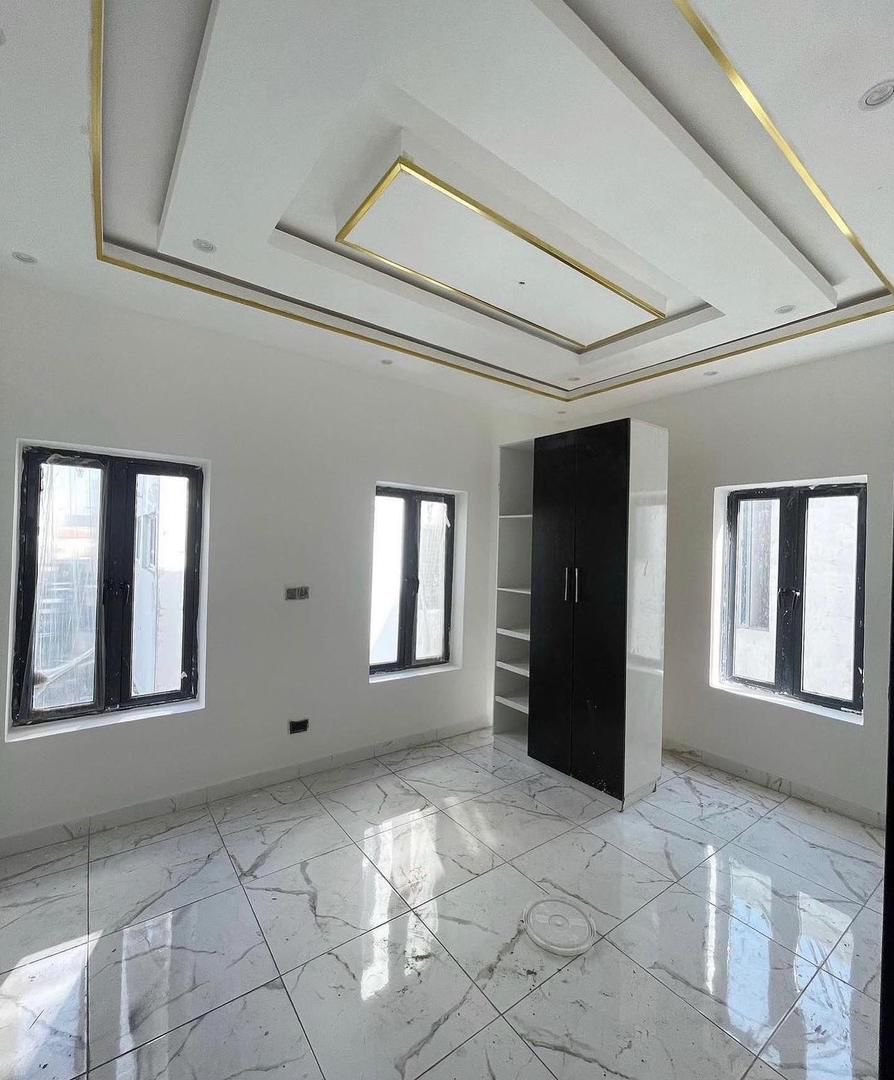 LUXURY 5BEDROOM FULLY DETACHED DUPLEX FOR SALE.