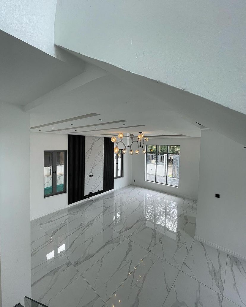 5BEDROOM CONTEMPORARY DETACHED DUPLEX FOR SALE.