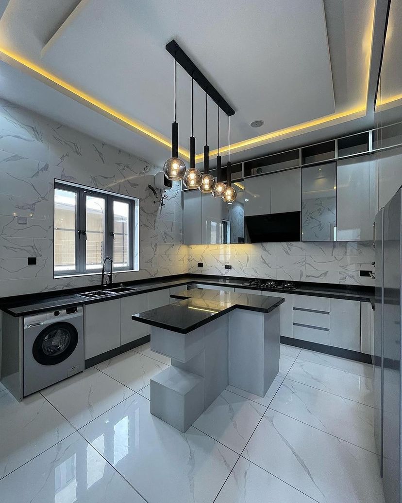 5BEDROOM CONTEMPORARY DETACHED DUPLEX FOR SALE.