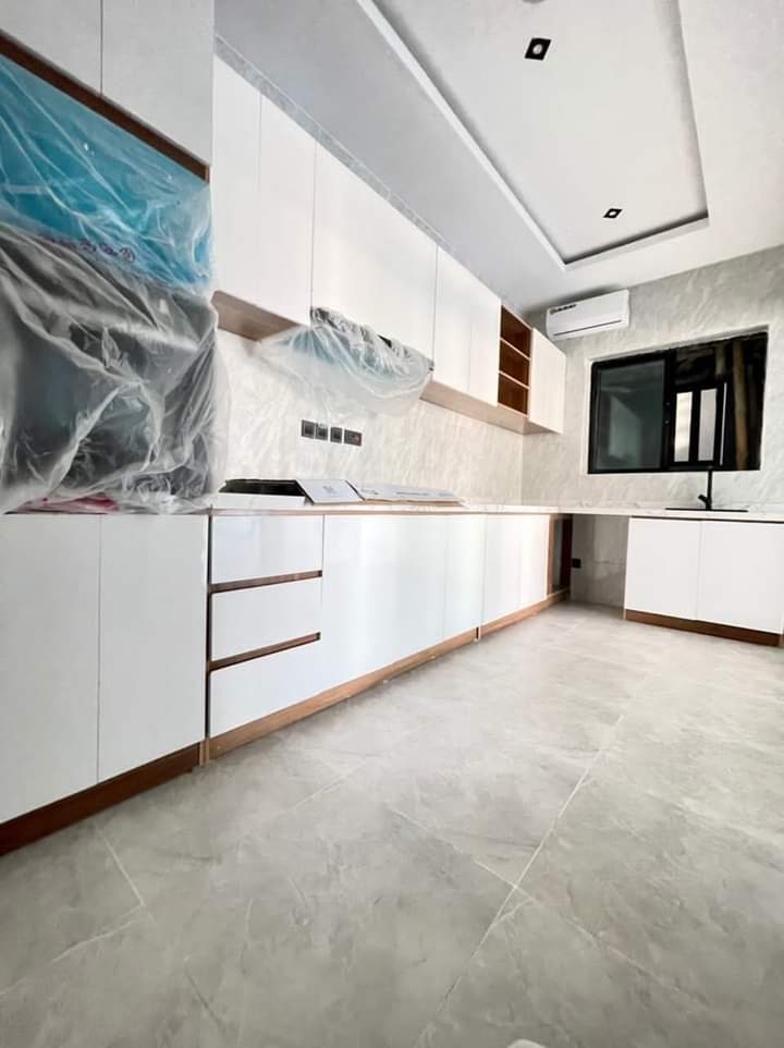 Luxurious Lekki Apartment*  Spacious 2 Bedroom Apartment for Sale!! .