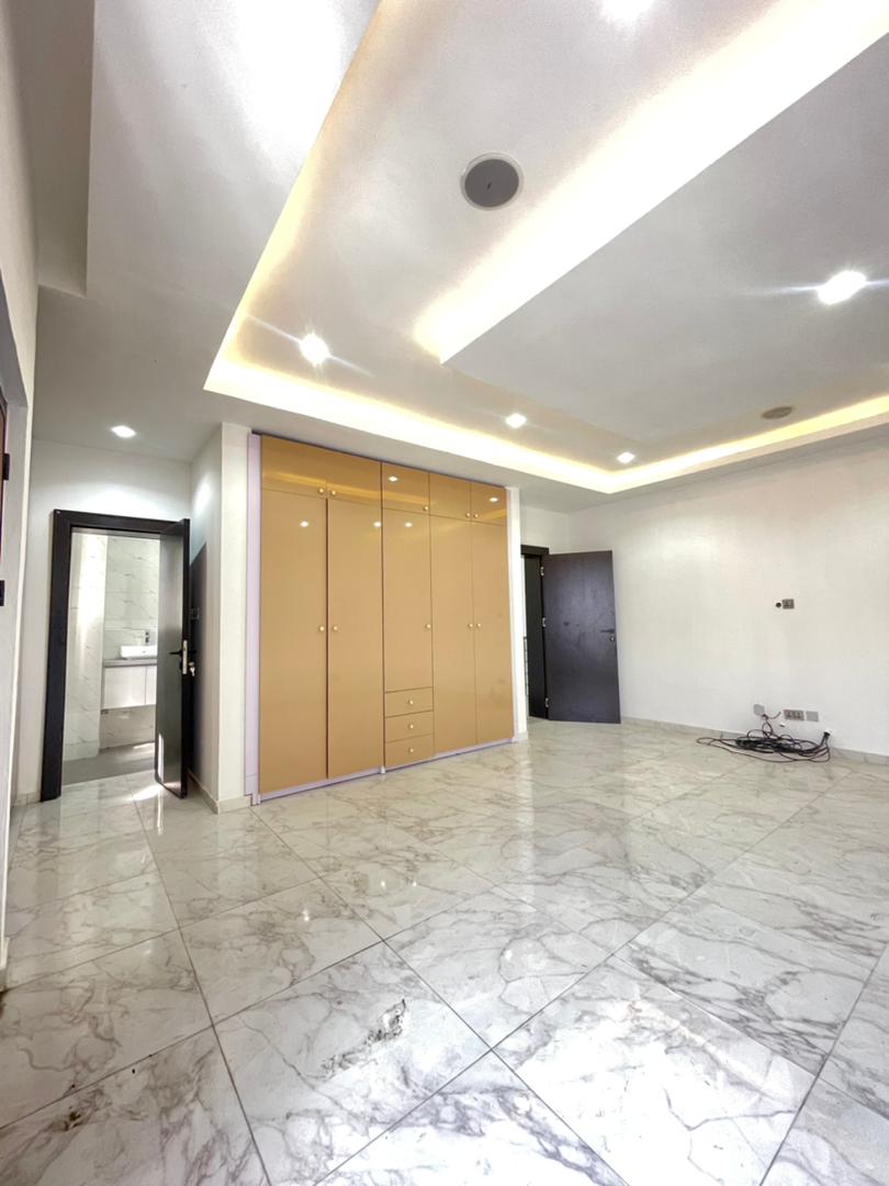 TASTEFULLY FINISHED 4 BEDROOM TERRACE DUPLEX WITH BQ*